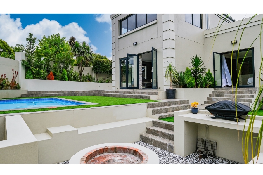 4 Bedroom Property for Sale in Heatherlands Western Cape